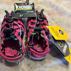 Khombu Kids Pink Shoes